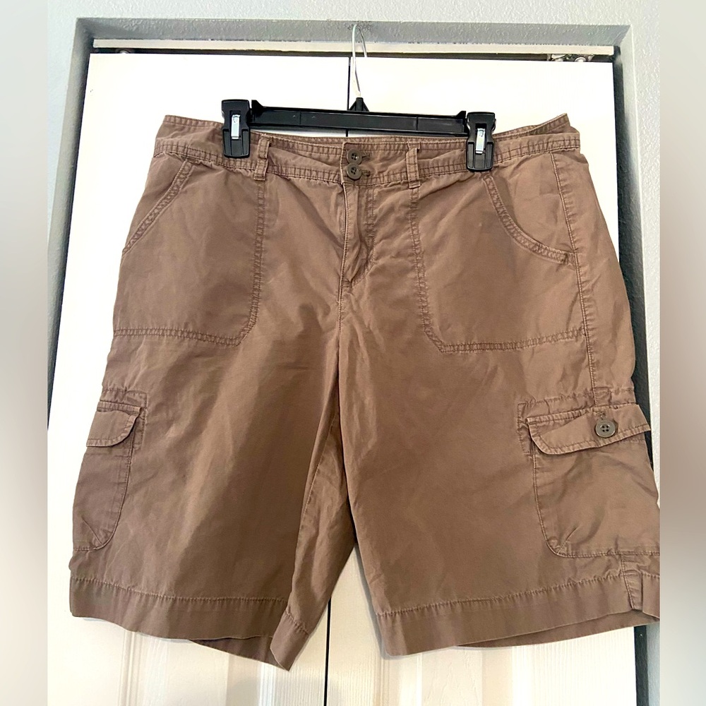 Bass ladies size 14 brown cargo shorts